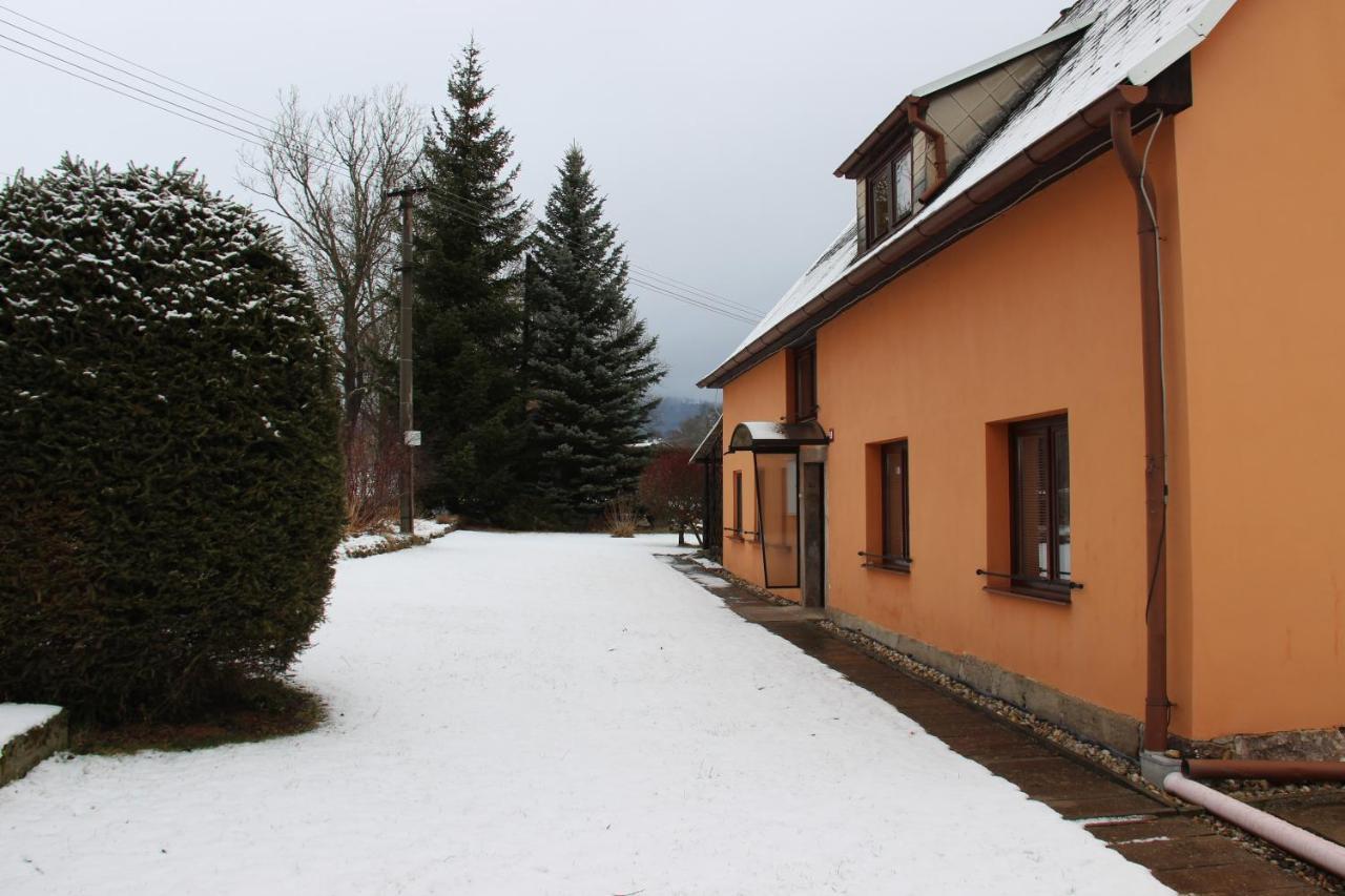 Chalupa U Prochazku Mezimesti Exterior foto